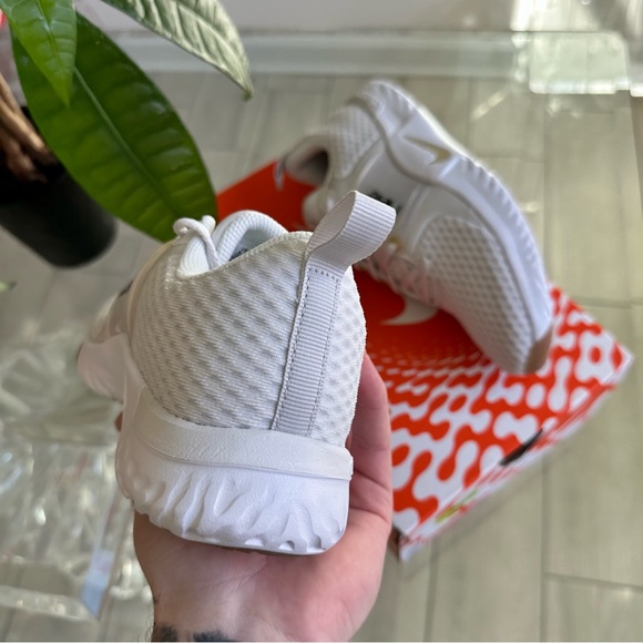 NEW NIKE TRAINING SNEAKERS WHITE - Picture 3 of 3